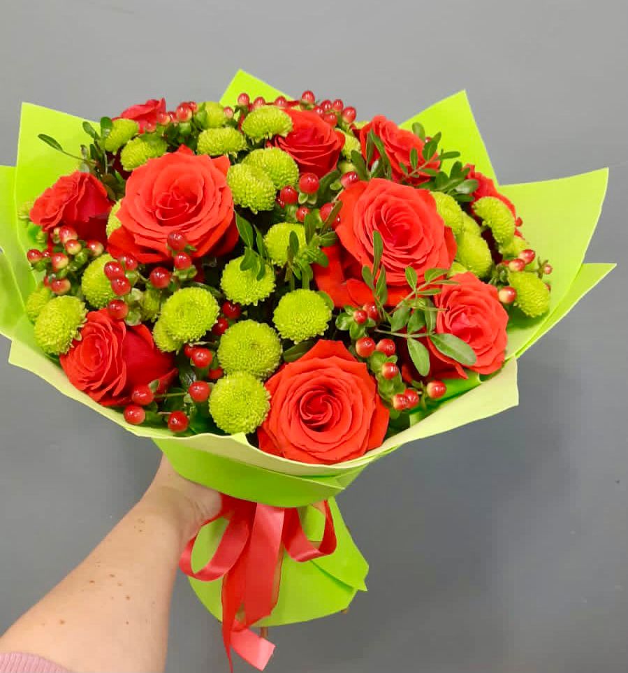 Букет цветов из: Хризантемы и Розы в Ореховке