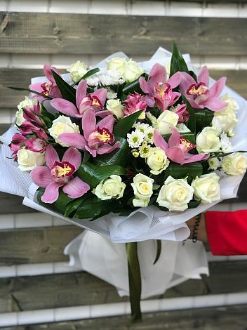 Букет цветов из: Розы и Хризантемы в Ореховке