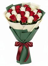 Букет Микс из красных и белых роз в Ореховке