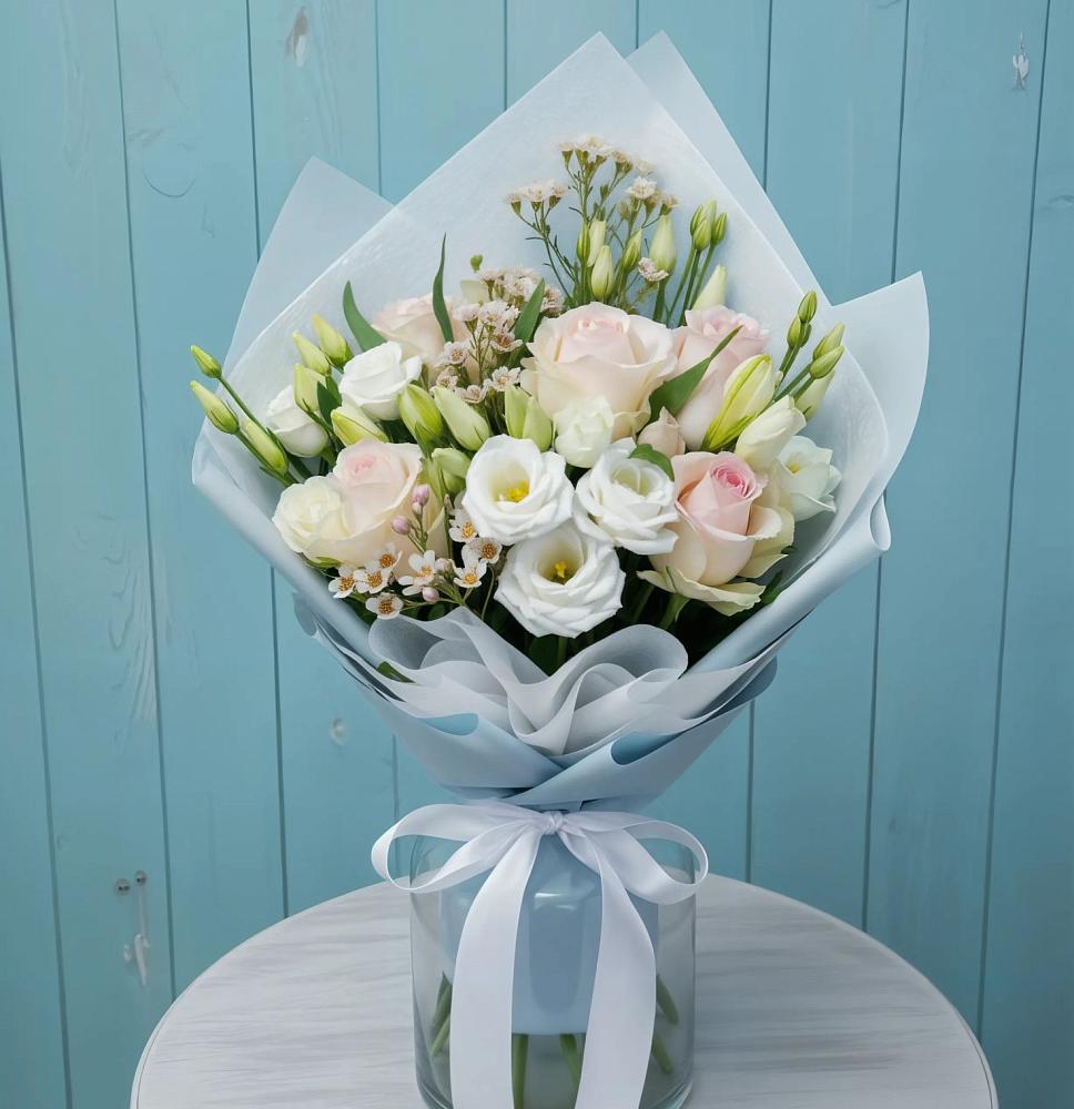 Букет цветов из: Розы и Лизиантусы в Ореховке