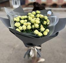 Букет Белые кустовые розы Солинеро в Ореховке