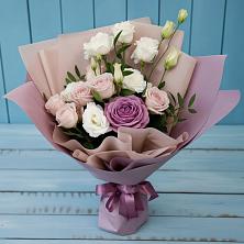 Букет цветов из:  Розы и Лизиантусы в Ореховке