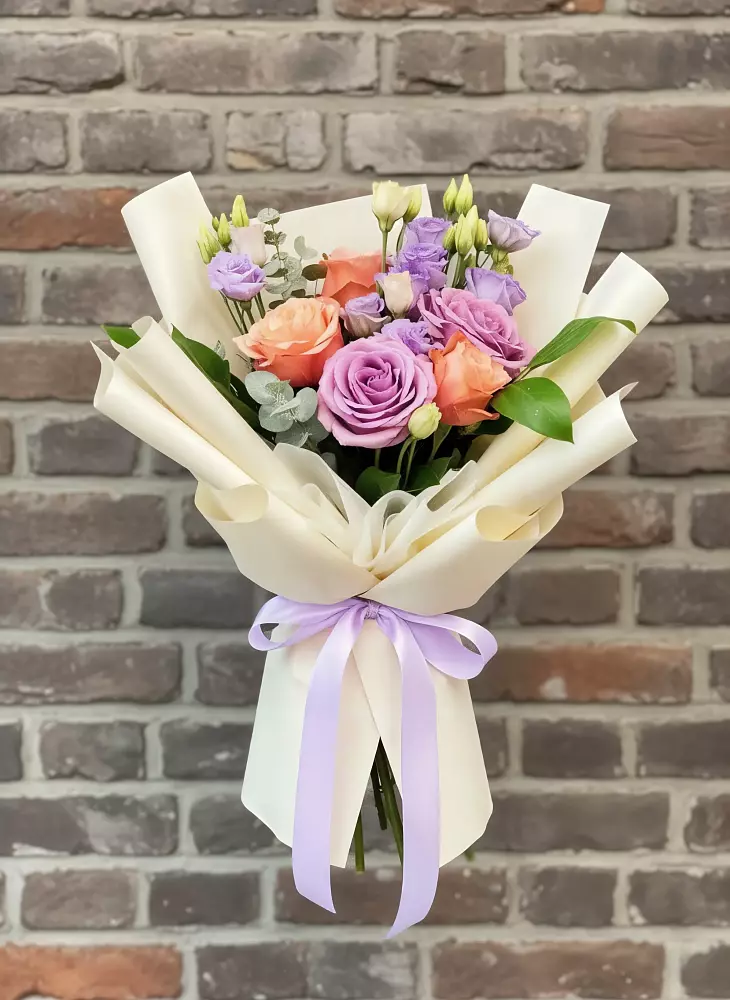 Букет цветов из: Лизиантусы и Розы в Ореховке