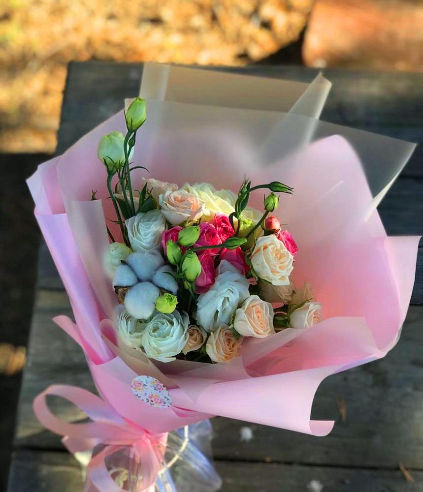 Букет цветов из: Розы и Лизиантусы в Ореховке