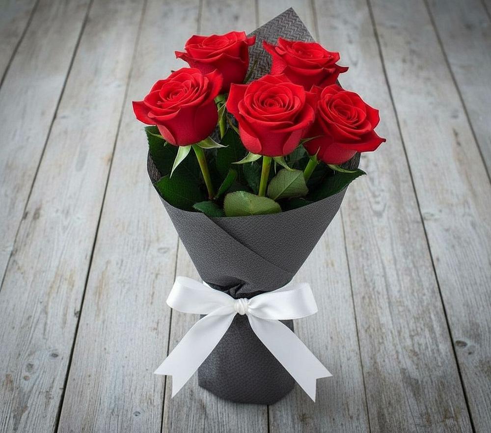 Букет 5 Красных роз Эдлесс Лав в Ореховке