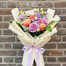 Букет цветов из:  Лизиантусы и Розы в Ореховке