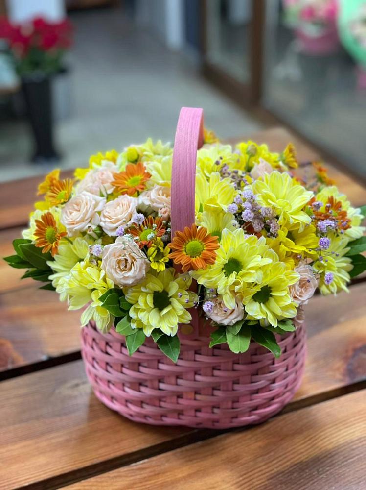 Цветочная композиция из Хризантемы и Розы в корзине в Ореховке