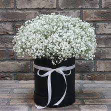 Цветочная композиция из Гипсофила в шляпной коробке в Ореховке