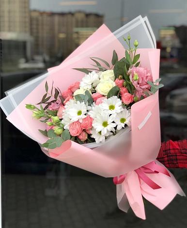 Букет цветов из: Розы, Лизиантусы и Хризантемы в Ореховке