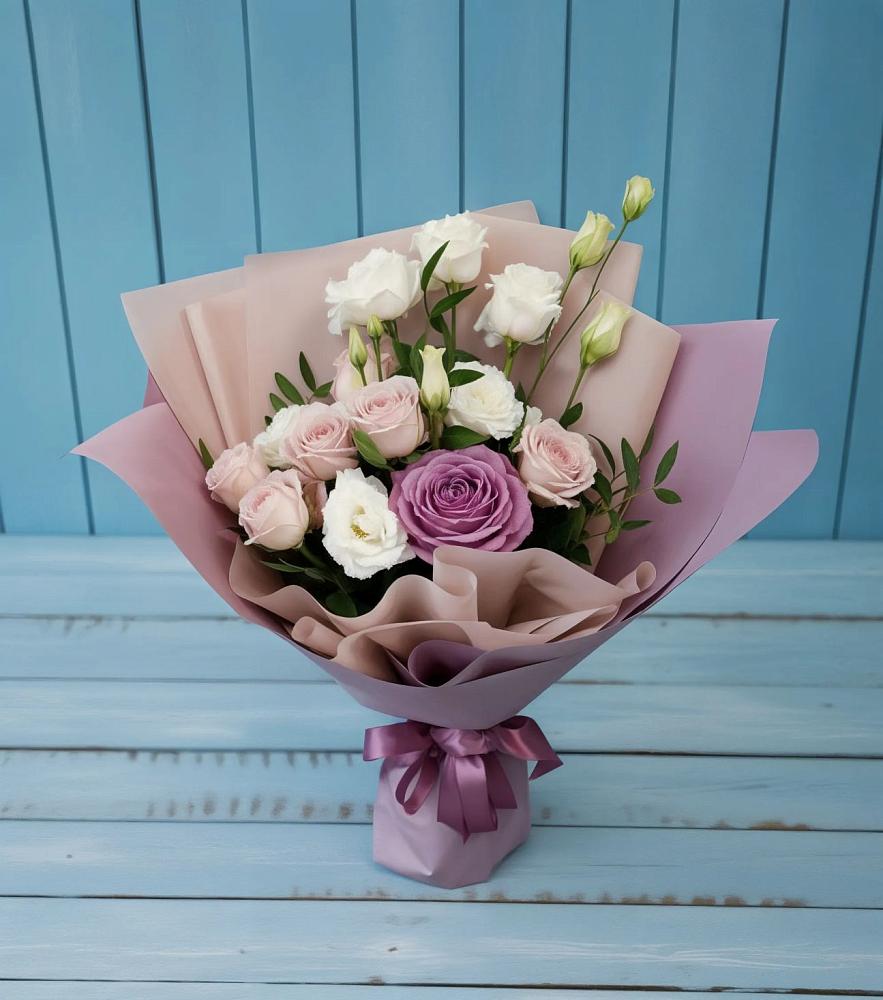 Букет цветов из: Розы и Лизиантусы в Ореховке